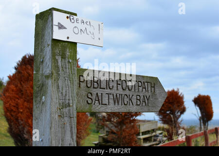 Wegweiser zu Saltwick Bay, North Yorkshire Moors, England Großbritannien Stockfoto