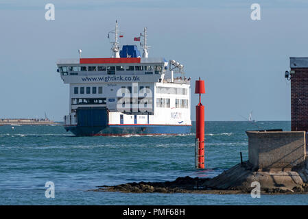 Isle of Wight Fähre St Glauben nähern Portsmouth Harbour, England Großbritannien Stockfoto