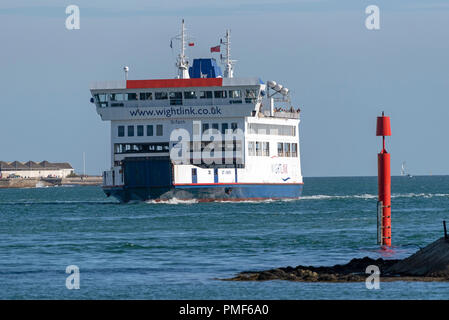 Isle of Wight Fähre St Glauben nähern Portsmouth Harbour, England Großbritannien Stockfoto