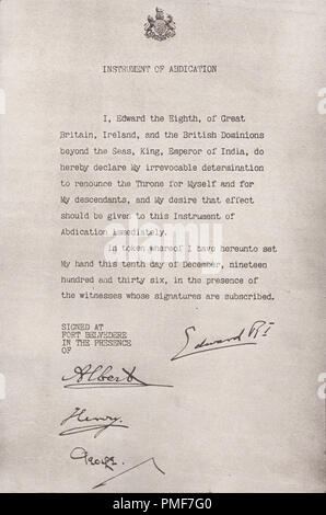 Das Instrument der Abdankung Verzicht auf den Thron von König Edward der 8. Am 10. Dezember 1936 beobachtet von seinen drei Brüdern George, Heinrich und Albert. Er dankte den Thron nach Wallis Simpson die Amerikanische geschiedene socialite zu heiraten Stockfoto