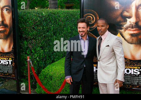 Robert Downey Jr. und Jamie Foxx am Los Angeles Premiere von DreamWorks Pictures' der Solist "Hollywood, CA, 4/20/2009 Foto von Picturelux Datei Referenz # 30011 0040 PLX nur für redaktionelle Verwendung - Alle Rechte vorbehalten Stockfoto