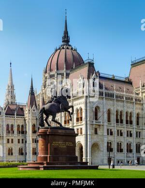 Reiterstatue des Fürsten von Siebenbürgen Franz II. Rakoczi, vor dem ungarischen Parlament entfernt Stockfoto