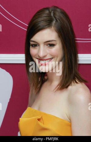 Anne Hathaway an der 1. jährlichen Vielfalt Macht von Frauen Mittagessen. Ankunft im Beverly Wilshire Hotel in Beverly Hills, CA, 24. September 2009 statt. Foto © Joseph Martinez/Picturelux Datei Referenz Nr.30078 36 JM nur für redaktionelle Verwendung - Alle Rechte vorbehalten Stockfoto