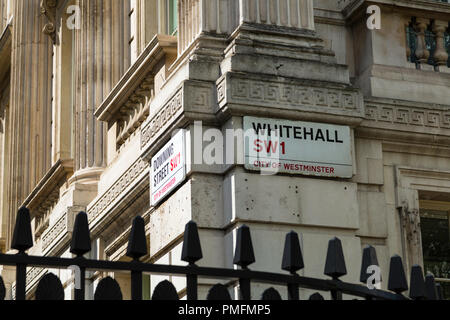 Die Kreuzung der Downing Street und Whitehall, London. Stockfoto