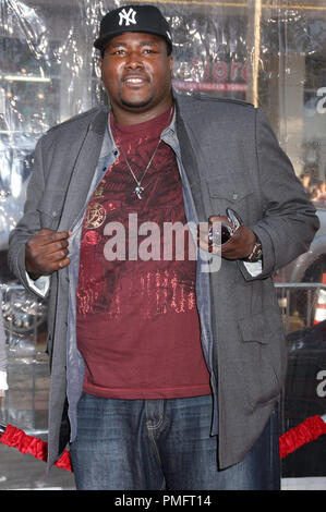 Quinton Aaron am Los Angeles Premiere der Verlierer an der Grauman Chinese Theatre in Hollywood, CA am Dienstag, 20. April 2010 statt. Foto von Pedro Ulayan Gonzaga Pacific Rim Foto Presse. /PictureLux Datei Referenz # 30186 042 PRPP nur für redaktionelle Verwendung - Alle Rechte vorbehalten Stockfoto