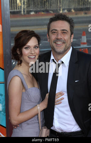 Jeffrey Dean Morgan und Hilarie Burton bei der Premiere von Warner Bros. Pictures' der Verlierer". Ankunft gehalten an der Grauman Chinese Theatre in Hollywood, CA. April 20, 2010. Foto: Richard Chavez/PictureLux Datei Referenz # 30186 086 RAC nur für redaktionelle Verwendung - Alle Rechte vorbehalten Stockfoto