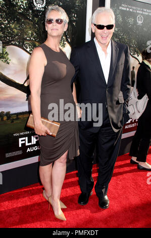 Jamie Lee Curtis und Christopher Gast im Los Angeles Premiere von 'umgedreht' im Cinerama Dome in Hollywood, CA am Montag, 26. Juli 2010 statt. Foto von Pedro Ulayan Pacific Rim Foto Presse Datei Referenz # 30357 035 PLX nur für redaktionelle Verwendung - Alle Rechte vorbehalten Stockfoto