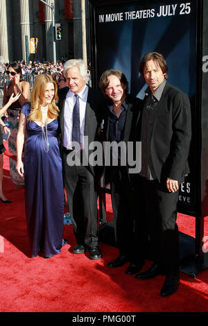 "Die X-Akten: Ich möchte Glauben 'Premiere Gillian Anderson, Regisseur Chris Carter, Frank Spotnitz Produzent, David Duchovny 7-23-2008/Manns Grauman Chinese Theater / Hollywood, CA/Twentieth Century Fox/Foto © Joseph Martinez/Picturelux Datei Referenz # 23571 0011 JM nur für redaktionelle Verwendung - Alle Rechte vorbehalten Stockfoto