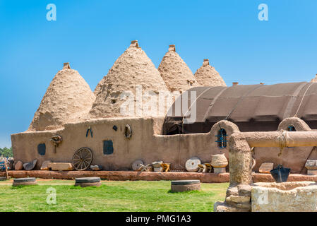 Blick auf traditionelle Bienenstock Lehmziegeln Wüste Häuser in Sanliurfa, Türkei Stockfoto
