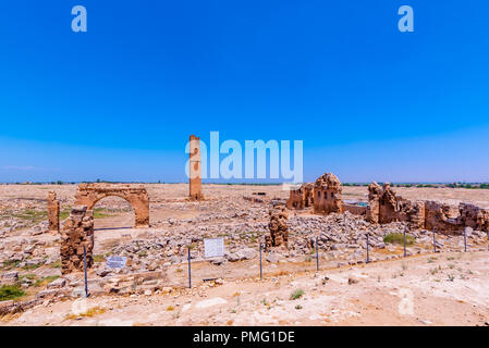 Ruinen der Universität in Harran. Es war eine der wichtigsten Ayyubid Gebäude der Stadt, in der klassischen Revival Stil gebaut. Sanliurfa, Türkei Stockfoto