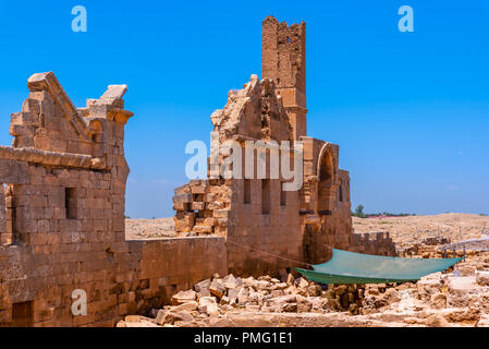 Ruinen der Universität in Harran. Es war eine der wichtigsten Ayyubid Gebäude der Stadt, in der klassischen Revival Stil gebaut. Sanliurfa, Türkei Stockfoto