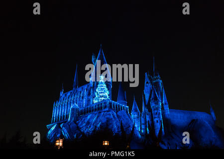 Osaka, Japan - 24.November 2017: Hogwarts schloss in der Zauberwelt von Harry Potter Zone in den Universal Studios Japan (USJ). Universal Studios Japan ist Stockfoto