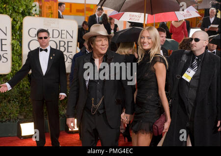 Schauspieler Mickey Rourke und Gast ankommen Auf der 67. jährlichen Golden Globe Awards im Beverly Hilton in Beverly Hills, CA Sonntag, 17. Januar 2010. Stockfoto