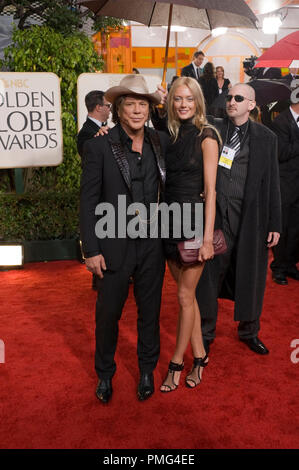 Schauspieler Mickey Rourke und Gast ankommen Auf der 67. jährlichen Golden Globe Awards im Beverly Hilton in Beverly Hills, CA Sonntag, 17. Januar 2010. Stockfoto