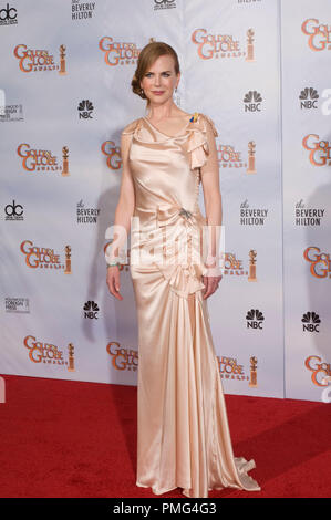 Moderator Nicole Kidman backstage in der Presse mit ihrem Golden Globe Award auf der 67. jährlichen Golden Globe Awards im Beverly Hilton in Beverly Hills, CA Sonntag, 17. Januar 2010. Mode Informationen: Kidman: Pfirsich Farbe Nina Ricci Kleid und Fred Leighton Ohrringe Stockfoto