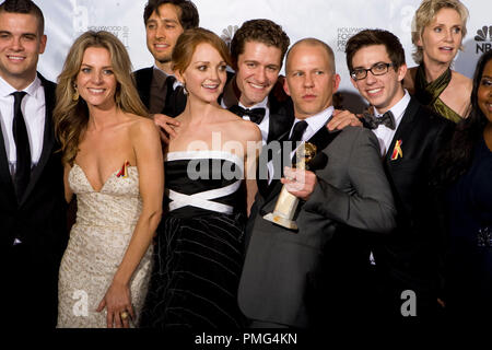 Nach Erhalt der Golden Globe für den besten TV-Serien, Komödie oder Musical für Glee (FOX), produziert von Twentieth Century Fox Television, Creater und Executive Producer Brian Murphy stellt Backstage mit dem Cast von Glee in der Presse Zimmer auf der 67. jährlichen Golden Globe Awards im Beverly Hilton in Beverly Hills, CA Sonntag, 17. Januar 2010. Stockfoto