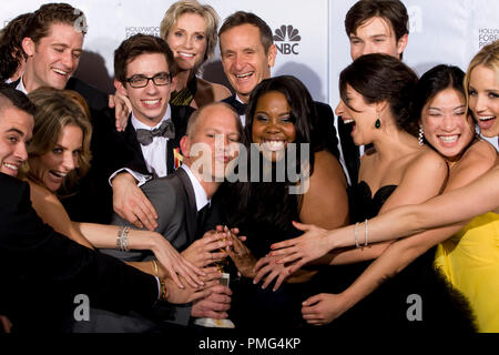 Nach Erhalt der Golden Globe für den besten TV-Serien, Komödie oder Musical für Glee (FOX), produziert von Twentieth Century Fox Television, Creater und Executive Producer Brian Murphy stellt Backstage mit dem Cast von Glee in der Presse Zimmer auf der 67. jährlichen Golden Globe Awards im Beverly Hilton in Beverly Hills, CA Sonntag, 17. Januar 2010. Stockfoto