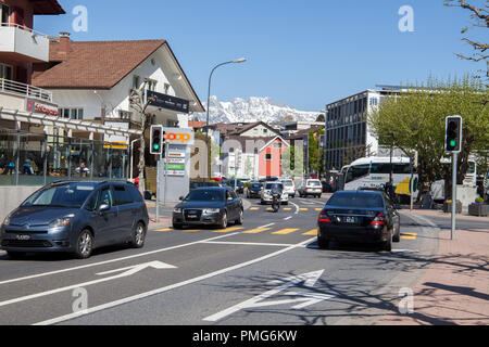Straße von Vaduz, der Hauptstadt von Liechtenstein, winzige Herzogtum in Europa. Stockfoto