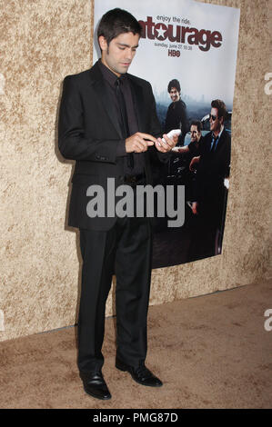 Adrian Grenier am Los Angeles Premiere der HBO Serie "Entourage" Staffel 7 im Paramount Theater auf der Paramount Pictures Studio in Hollywood, CA am Mittwoch, 16. Juni 2010. Foto von Pedro Ulayan Pacific Rim Foto Presse. Datei Referenz # 30286 006 PLX nur für redaktionelle Verwendung - Alle Rechte vorbehalten Stockfoto