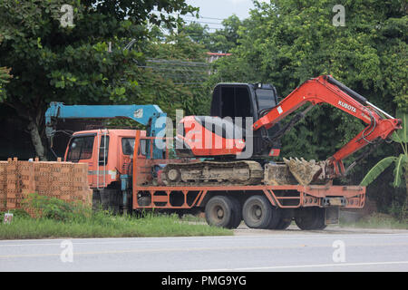 Chiangmai, Thailand - 7. August 2018: Private Kubota Tieflöffel am Fahrzeug. Auf der straße Nr. 1001, 8 km von Chiang Mai City. Stockfoto