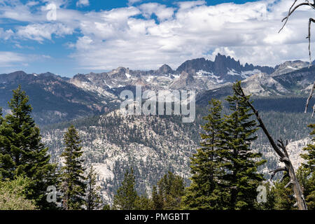 Blick auf die Minarette von Minarett Vista in Mammoth Lakes Kalifornien in der östlichen Sierra Stockfoto