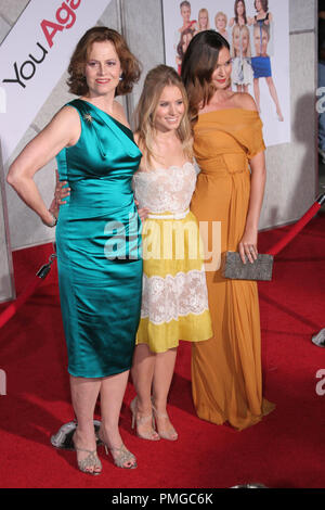 Sigourney Weaver, Kristen Bell und Odette Yustman bei der Weltpremiere von Touchstone Pictures' Sie wieder". Ankunft gehalten am El Capitan Theatre in Hollywood, CA. September 22, 2010. Foto: Richard Chavez/PictureLux Datei Referenz # 30484 150 RAC nur für redaktionelle Verwendung - Alle Rechte vorbehalten Stockfoto