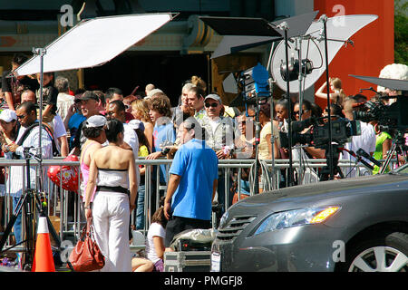 Medien und Fans konvergieren auf dem Hollywood Walk of Fame, um ihren Respekt zu Michael Jackson zu zahlen an der make-shift Schrein auf seinen Stern vor dem Grauman's Chinese Theater in Hollywood, CA, 27. Juni 2009 erstellt. © Joseph Martinez/Picturelux - Alle Rechte vorbehalten File Reference # 30035 010 PLX nur für redaktionelle Verwendung - Alle Rechte vorbehalten Stockfoto