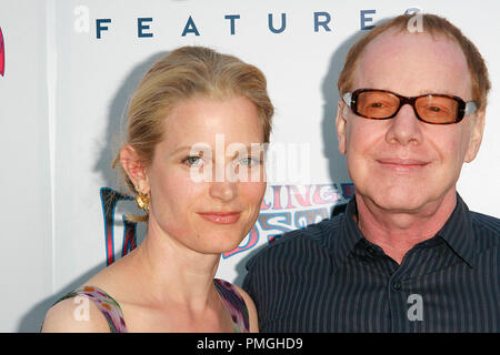 Bridget Fonda und Komponist Danny Elfman an den 2009 Film unabhängigen Los Angeles Screening von Focus Features'' die Woodstock'. Ankünfte am Arclight Hollywood in Hollywood, CA, 4. August 2009. Foto: PictureLux Datei Referenz # 30053 10 PLX nur für redaktionelle Verwendung - Alle Rechte vorbehalten Stockfoto