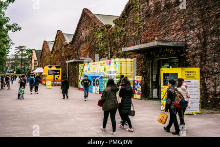 15. Februar 2018, Taipei Taiwan: Huashan 1914 Creative Park Street View mit Menschen in Taipei Taiwan Stockfoto