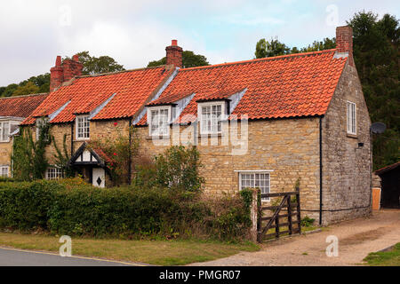 Hübsches Ferienhaus aus Stein in Thornton-le-Dale Dorf North Yorkshire Stockfoto