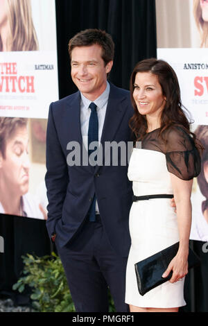 Jason Bateman und Amanda Anka bei der Premiere von Miramax Films'' den Schalter '. Ankünfte am Arclight Cinerama Dome in Hollywood, CA, 16. August 2010 statt. Foto © Joseph Martinez/Picturelux - Alle Rechte vorbehalten. Datei Referenz # 30417 029 JM für die redaktionelle Nutzung nur - Stockfoto