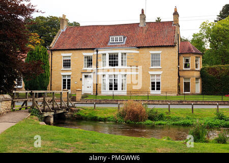 Haus der Familie mit Blick auf die Beck am Thornton-le-Dale North Yorkshire Stockfoto