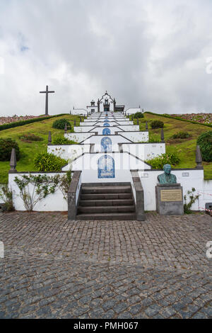 Blick auf die Kapelle Kirche Nossa Senhora da Paz in der Nähe von Vila Franca do Campo Sao Miguel Azoren Stockfoto