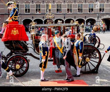 Den Haag, Niederlande. 18 Sep, 2018. Prinz Constantijn und Prinzessin Laurentien der Niederlande kommen an der Ridderzaal in Den Haag, am 18. September 2018, am Prinsjesdag anläßlich der Eröffnung der Sitzungsperiode Foto: Albert Nieboer/Niederlande/Point de Vue | Quelle: dpa/Alamy leben Nachrichten Stockfoto