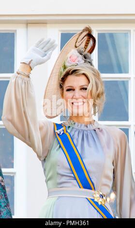 Den Haag, Niederlande. 18 Sep, 2018. Queen Maxima der Niederlande auf dem Balkon des Palastes Noordeinde in Den Haag, am 18. September 2018, am Prinsjesdag anläßlich der Eröffnung der Sitzungsperiode Foto: Albert Nieboer/Niederlande/Point de Vue | Quelle: dpa/Alamy leben Nachrichten Stockfoto