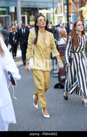 London, Großbritannien. 16.September 2018, Street Style, Frühling/Sommer 2019, London Fashion Week, UK Credit: Saira MacLeod/Alamy leben Nachrichten Stockfoto
