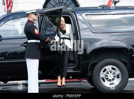 Washington, Vereinigte Staaten von Amerika. 18 Sep, 2018. Frau Agata Kornhauser-Duda der Ehegatte des Präsidenten der Republik Polen Andrzej Duda im Weißen Haus in Washington, DC ankommt, 18. September 2018. Quelle: Chris Kleponis/CNP | Verwendung der weltweiten Kredit: dpa/Alamy leben Nachrichten Stockfoto