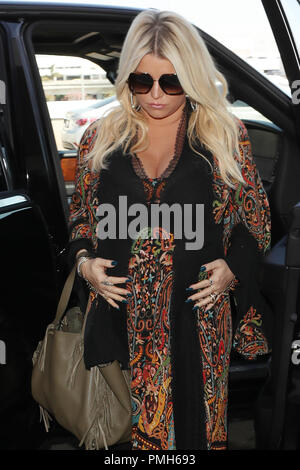 Los Angeles, USA. 18. September 2018. Jessica Simpson kommt am Flughafen LAX, nachdem sie mit ihrem dritten Kind schwanger ist, Los Angeles, CA. Quelle: Paolo Rossi/Alamy leben Nachrichten Stockfoto