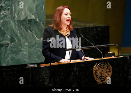 (180918) - DIE VEREINTEN NATIONEN, Sept. 18, 2018 (Xinhua) - Maria Fernanda Espinosa Garces (C), den Präsidenten der 73. Tagung der Generalversammlung der Vereinten Nationen, spricht bei der Eröffnung der 73. Tagung der Generalversammlung der Vereinten Nationen am UN-Sitz in New York, Sept. 18, 2018. (Xinhua/Li Muzi) Stockfoto