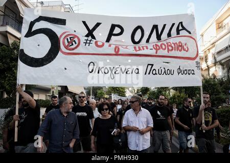 Athen, Griechenland. 18 Sep, 2018. Eltern von Pavlos Fyssas während des Protestes gesehen. Protest und Auseinandersetzungen gegen den Mord und die Kennzeichnung den fünften Jahrestag der Pavlos Fyassas, die Short von neo-nazi in der Hafenstadt Piräus. Credit: Giorgos Zachos/SOPA Images/ZUMA Draht/Alamy leben Nachrichten Stockfoto