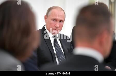 Moskau, Russland. 18. Sep 2018. Der russische Präsident Wladimir Putin bei einem bilateralen Treffen mit dem ungarischen Ministerpräsidenten Viktor Orbán im Kreml September 18, 2018 in Moskau, Russland. Credit: Planetpix/Alamy leben Nachrichten Stockfoto