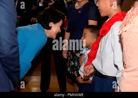 Innerkoreanischen Gipfeltreffen, 20, 27, Sept 18, 2018: die südkoreanischen Präsidenten Mond Jae-In Frau Kim Jung-Sook besucht die Pjöngjang Okryu Kinderkrankenhaus in Pyongyang, Nordkorea. Redaktion VERWENDEN SIE NUR Credit: Pyeongyang Pressekorps/Pool/LBA/Alamy leben Nachrichten Stockfoto