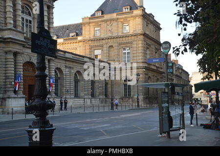 Senat, 10 rue de Vaugirard, Paris, Frankreich. 19. Sep 2018. Alexandre Benalla, ex-Agent des französischen Präsidenten Längestrich wird von der Kommission der Rechtsvorschriften der Senat 19. September 2018 einberufen, nachdem, gekleidet wie ein Cop, ohne einer zu sein, ein Demonstrant geschlagen, während die Demo des 1. Mai 2018. Vincent Crase wird auch um 10:30 Uhr gehört werden. ALPHACIT NEWIM/Alamy Live News Credit: Alphacit NEWIM/Alamy leben Nachrichten Stockfoto