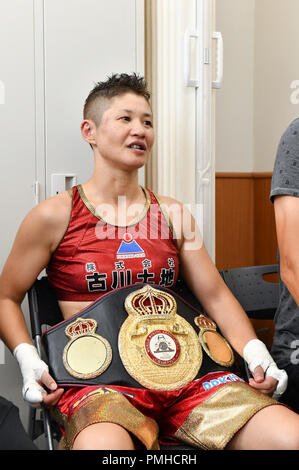 Tokio, Japan. 14 Sep, 2018. Naoko Fujioka (JPN) Boxen: Naoko Fujioka von Japan wird von der Presse nach dem WBA weiblichen Fliegengewicht Titelzeitraum in der korakuen Hall in Tokio, Japan, interviewt. Credit: Hiroaki Yamaguchi/LBA/Alamy leben Nachrichten Stockfoto