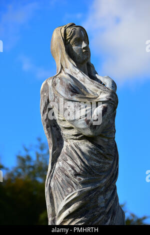 Statue auf dem Tempel der vier Winde an Castle Howard, North Yorkshire, England, Großbritannien Stockfoto