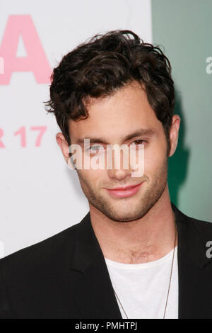 Penn Badgley bei der Premiere von Screen Gems' "Einfach" ein. Ankünfte am Grauman's Chinese Theater in Hollywood, CA, 13. September 2010 statt. Foto von Joseph Martinez/PictureLux Datei Referenz # 30469 041 PLX nur für redaktionelle Verwendung - Alle Rechte vorbehalten Stockfoto