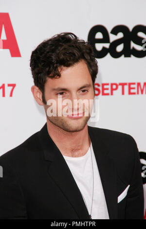 Penn Badgley bei der Premiere von Screen Gems' "Einfach" ein. Ankünfte am Grauman's Chinese Theater in Hollywood, CA, 13. September 2010 statt. Foto von Joseph Martinez/PictureLux Datei Referenz # 30469 045 PLX nur für redaktionelle Verwendung - Alle Rechte vorbehalten Stockfoto