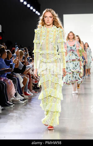 New York, NY, USA - September 7, 2018: Modelle zu Fuß Landebahn Vivienne Hu Frühjahr/Sommer 2019 Kollektion während der New York Fashion Week am Frühling Studio zu präsentieren Stockfoto