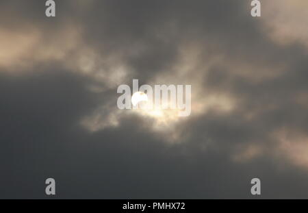 Sonnenfinsternis in langweiligen Tag Stockfoto