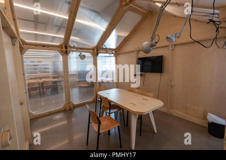 Holz- Tagungsraum in Ubik - Biblioteca de Creación, Tabakalera, San Sebastián, Baskenland, Spanien Stockfoto